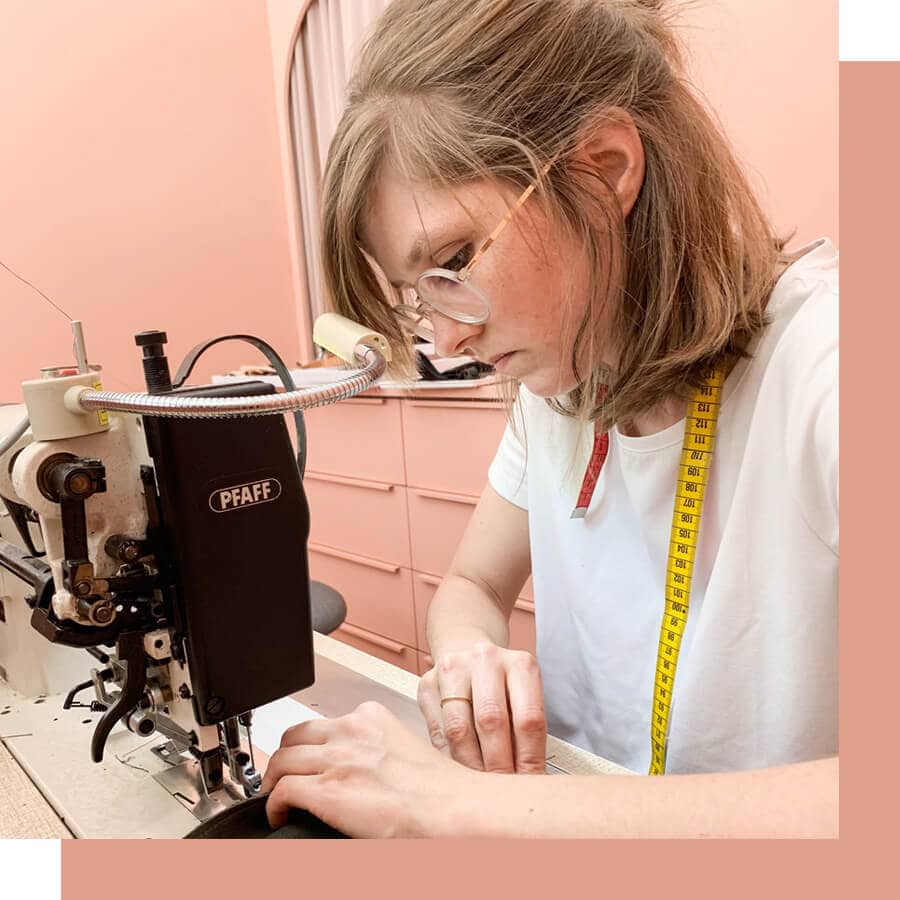 Franziska Klee produziert ihre Taschen und Accessoires on demand.