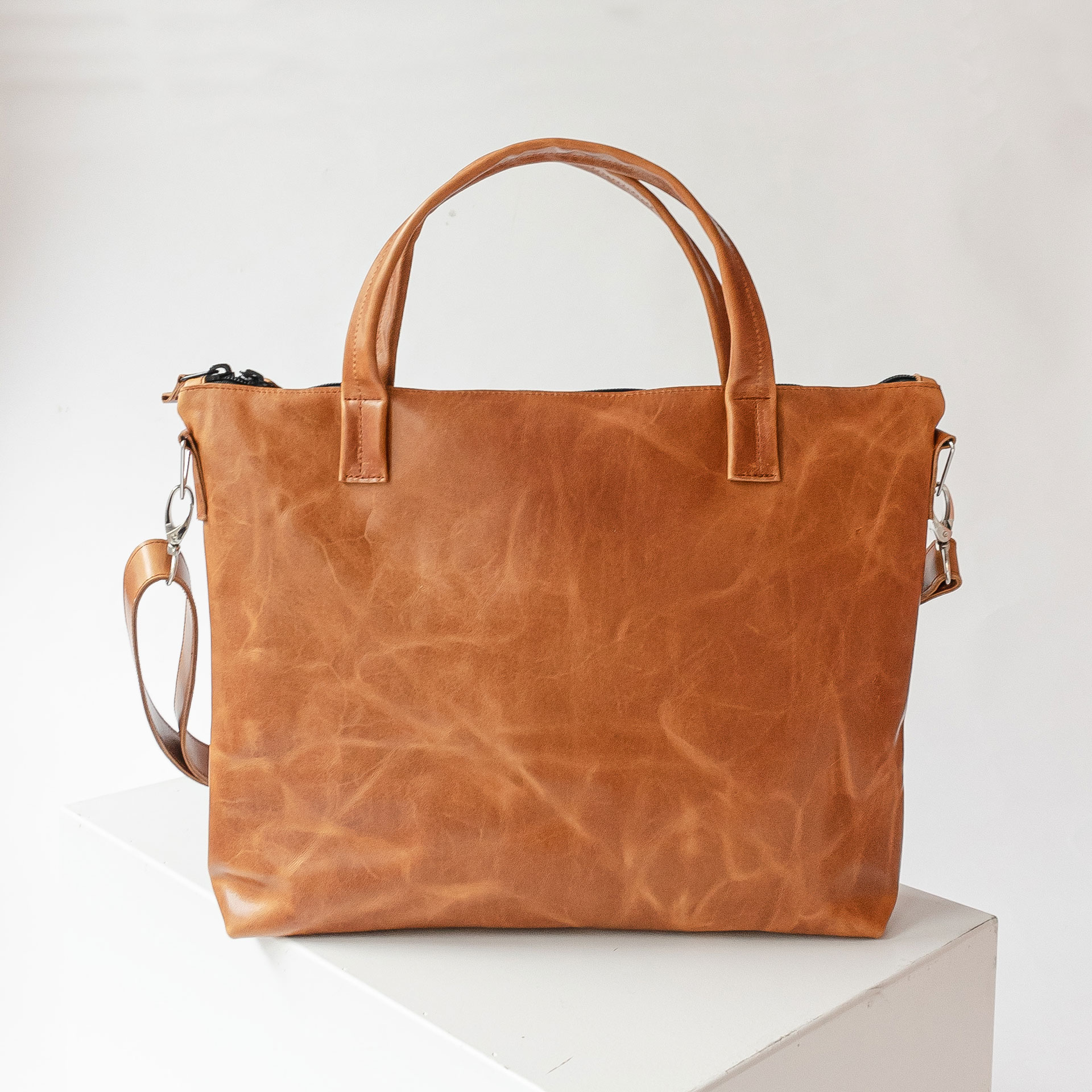 Rückansicht Umhängetasche ANA mit Henkeln