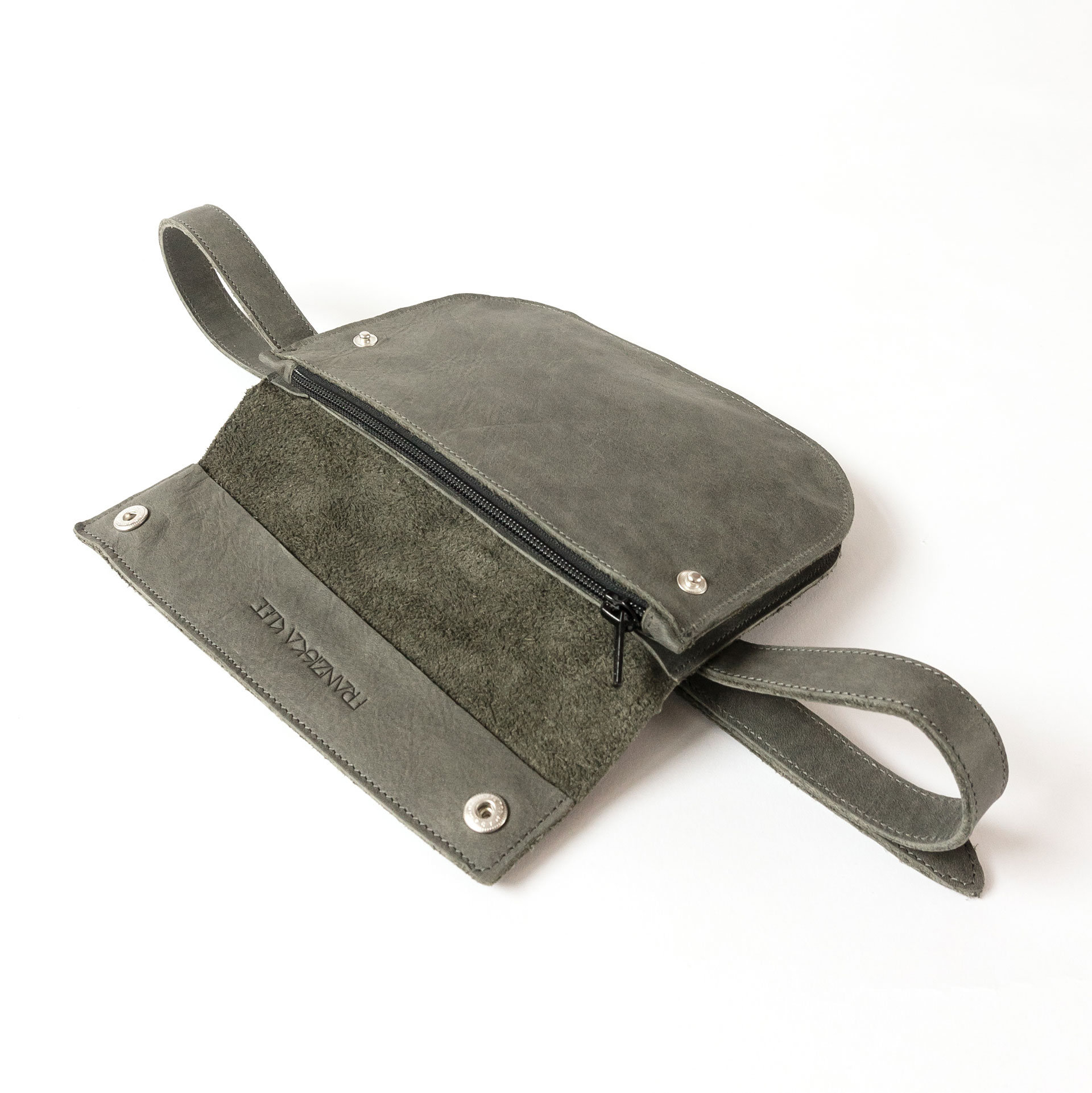 Crossbody Bag TEA in der Farbe Steingrau.