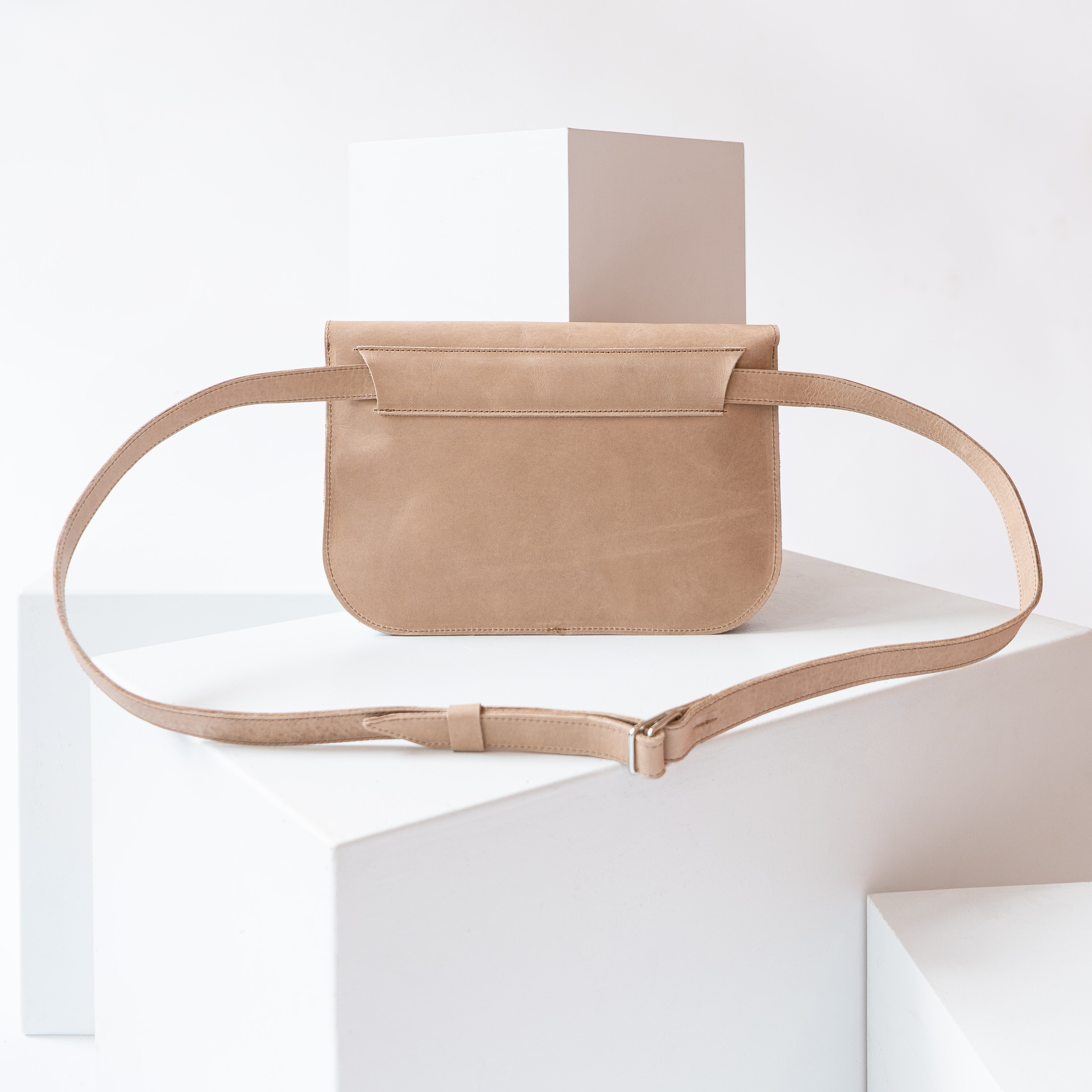 Crossbody Bag TEA Large in Hellbraun.