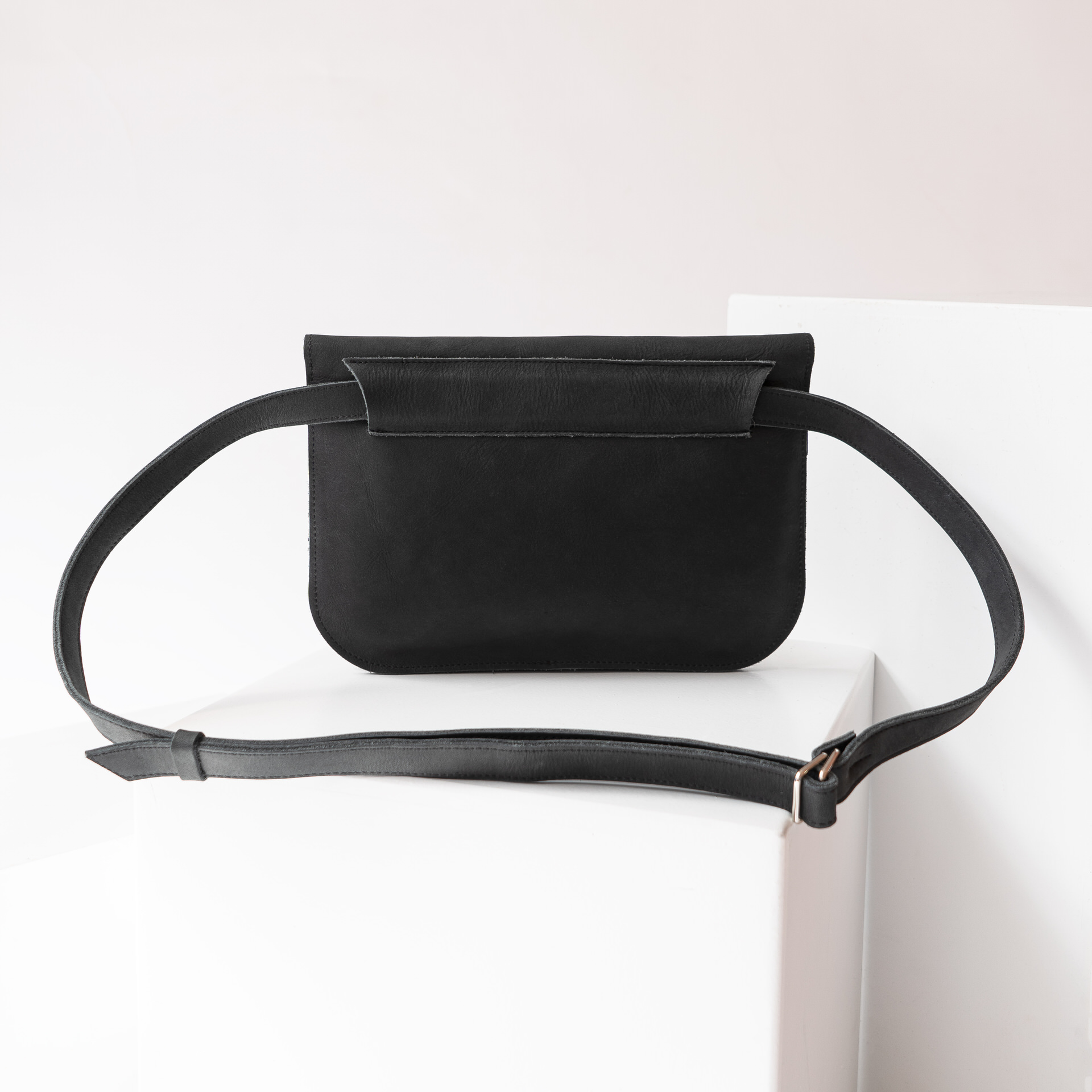 Crossbody Bag TEA Large in Kohle.