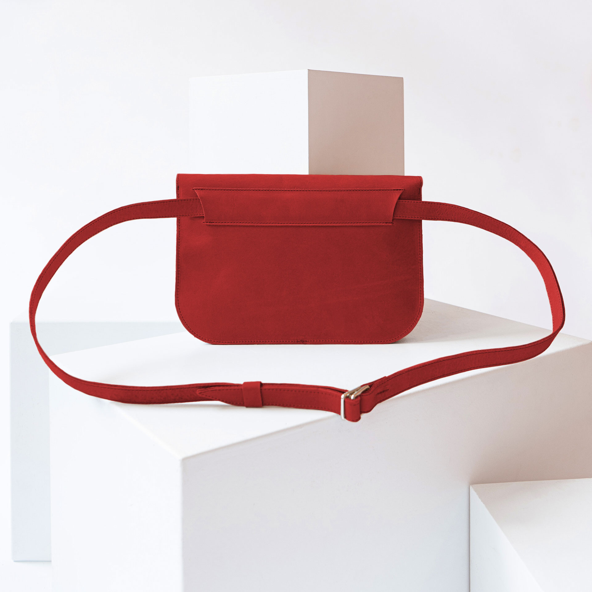 Crossbody Bag TEA Large in Rot.