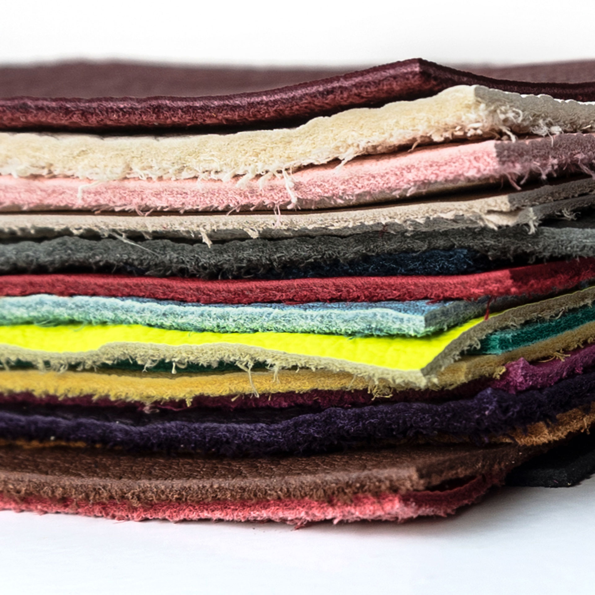 DIY Bastelkit verschiedene Farben von Lederzuschnitten gestapelt für mehrere Projektideen