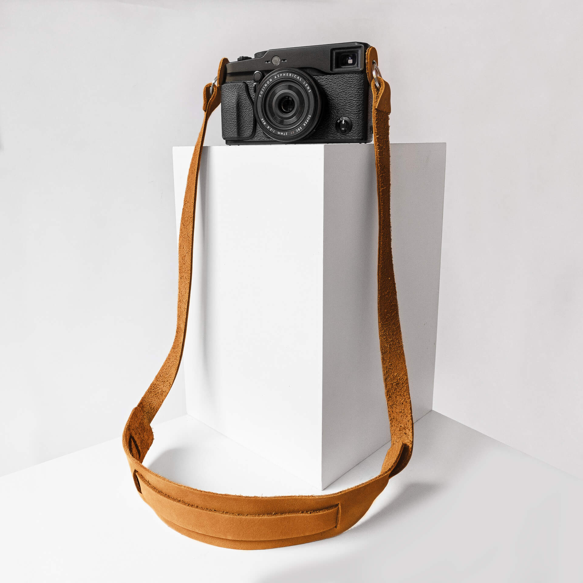 Kameragurt HAN in der Farbe Cognac.
