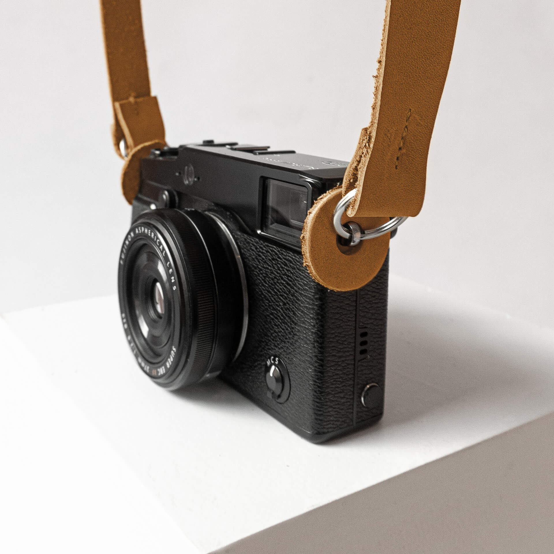 Detailaufnahme Kameragurt HAN in der Farbe Cognac.