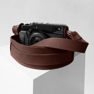 Detailaufnahme Kameragurt HAN in der Farbe Dunkelbraun.