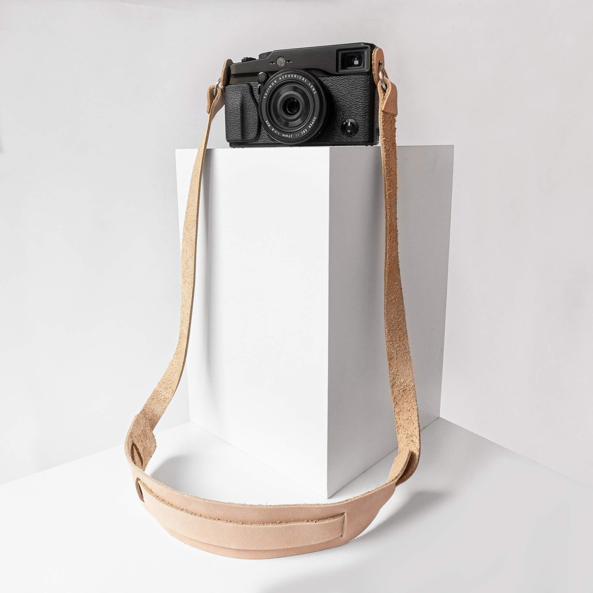 Kameragurt HAN in der Farbe Hellbraun.