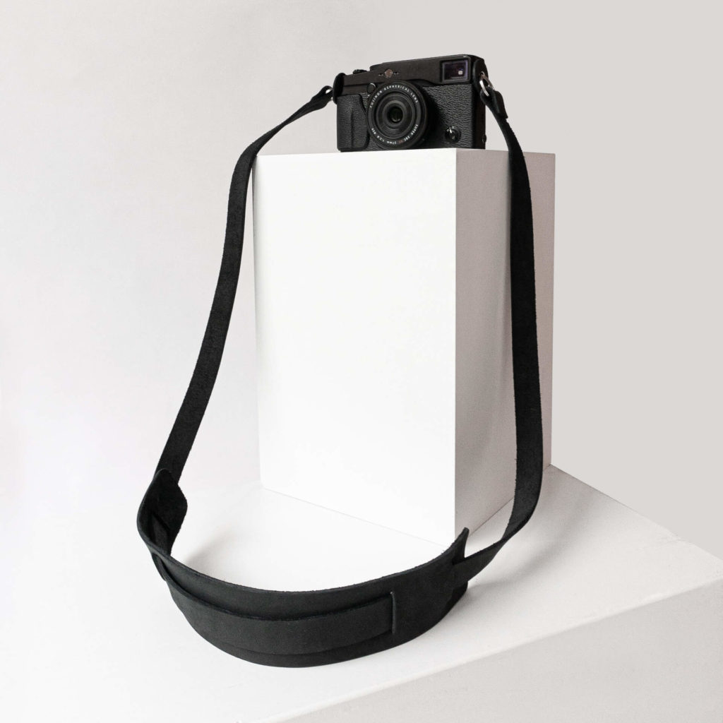 Kameragurt HAN in der Farbe Kohle.