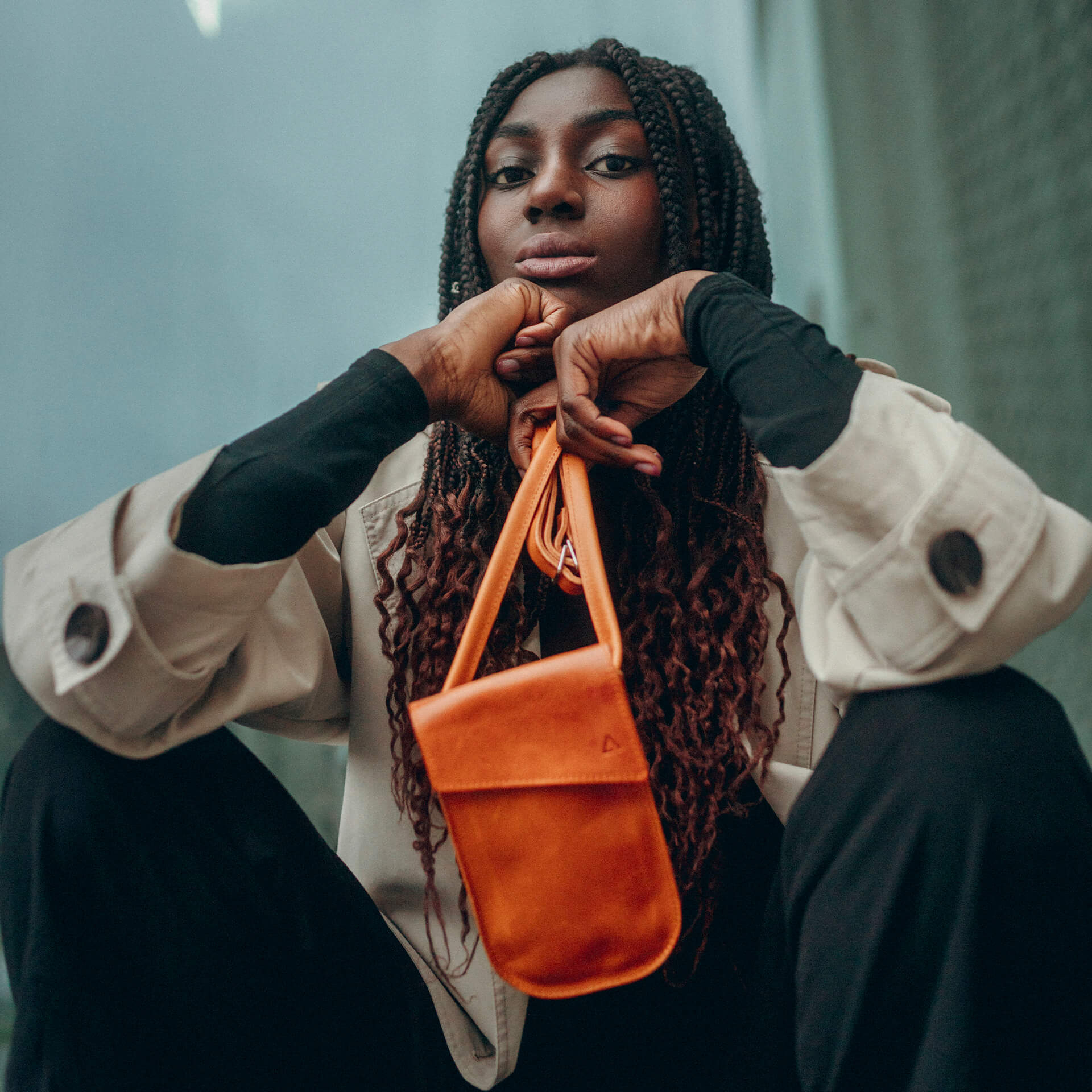 Handytasche-IRA-cognac-geoelt-Smartphone-Tasche-Franziska-Klee-Naturleder-3