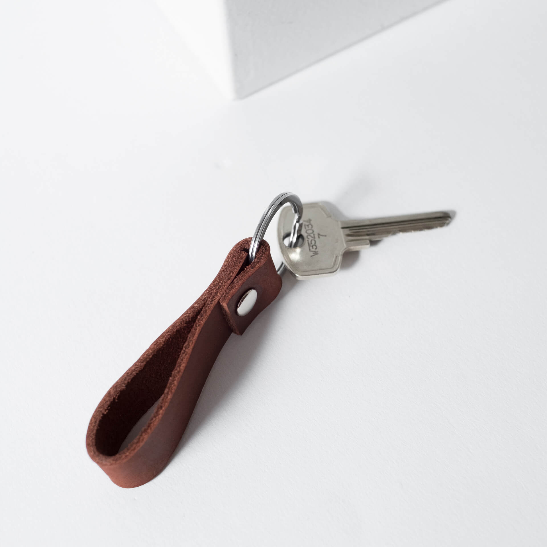 Schlüsselband LOC Small in der Farbe Dunkelbraun.