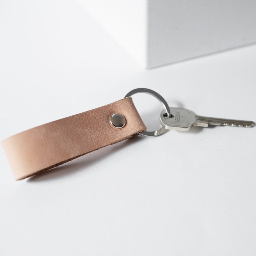 Schlüsselband LOC Small in der Farbe Hellbraun.