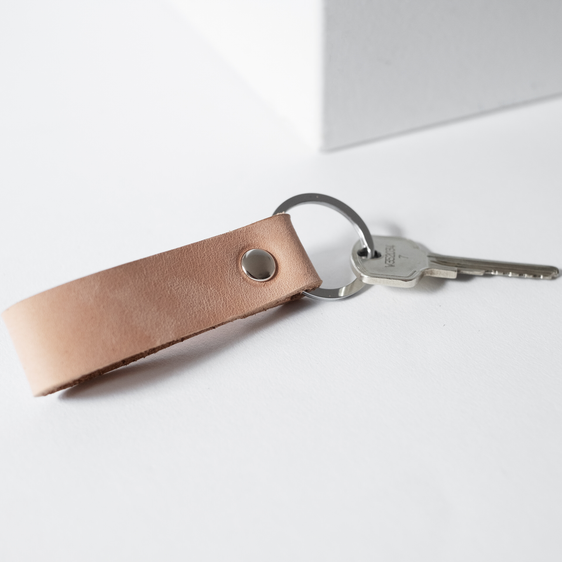 Schlüsselband LOC Small in der Farbe Hellbraun.