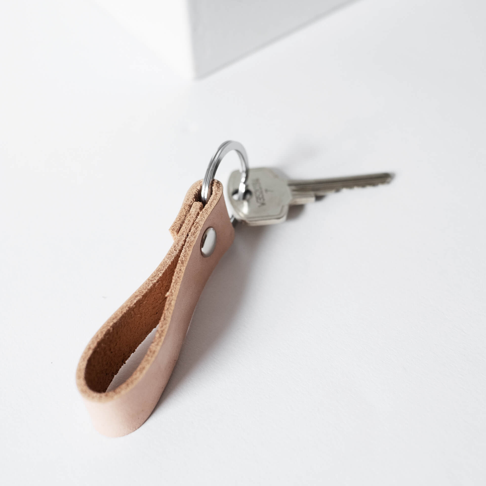 Schlüsselband LOC Small in der Farbe Hellbraun.