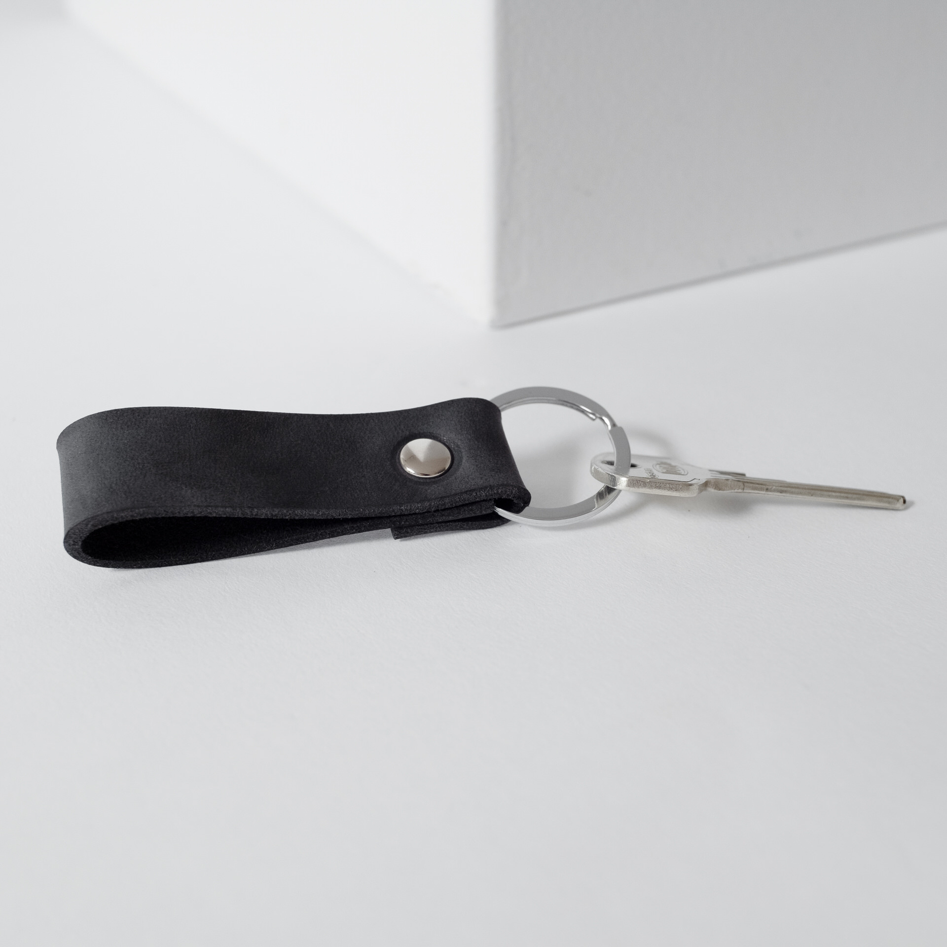 Schlüsselband LOC Small in der Farbe Kohle.