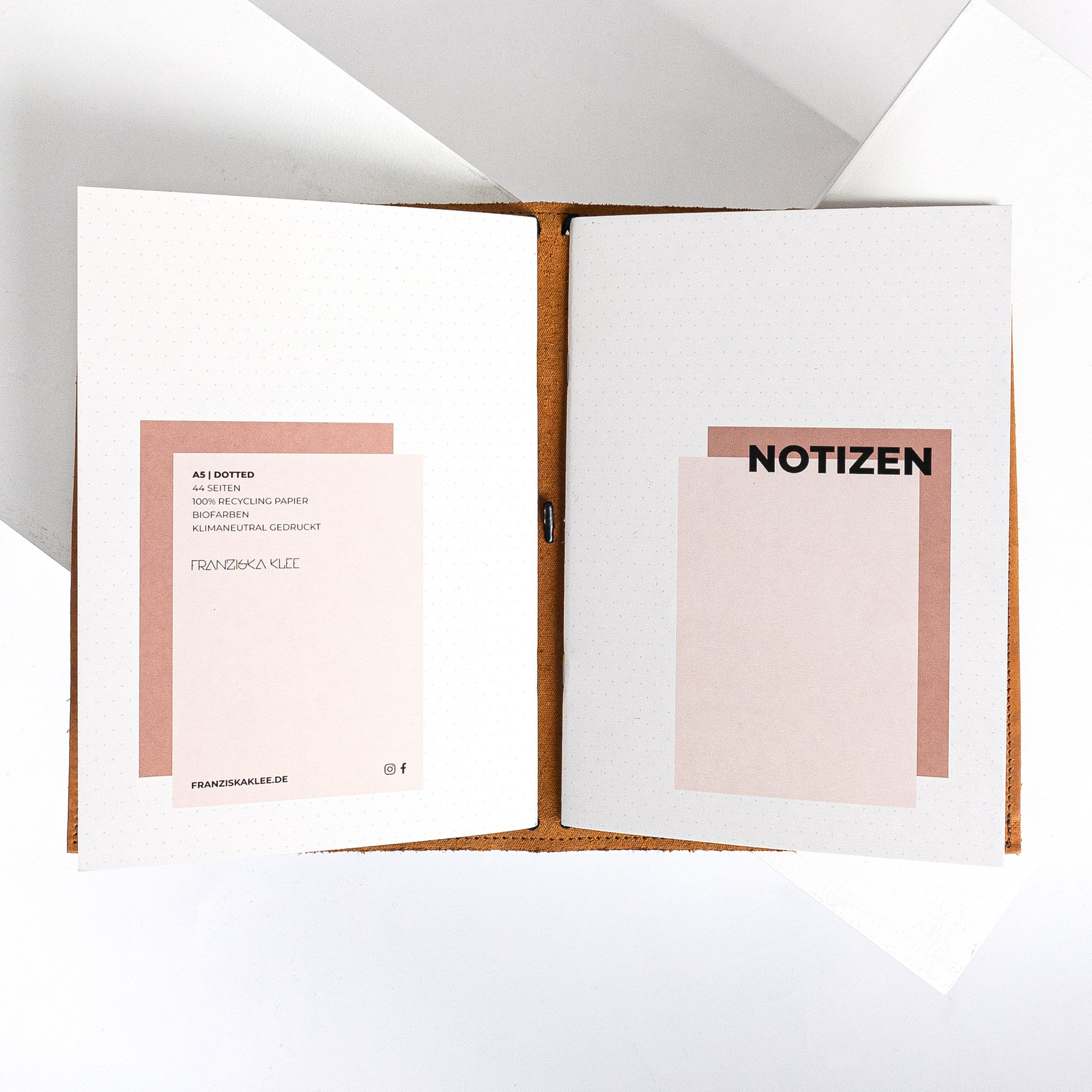 Notizbuchhülle NOA A5 in der Farbe Cognac mit Notizheften.