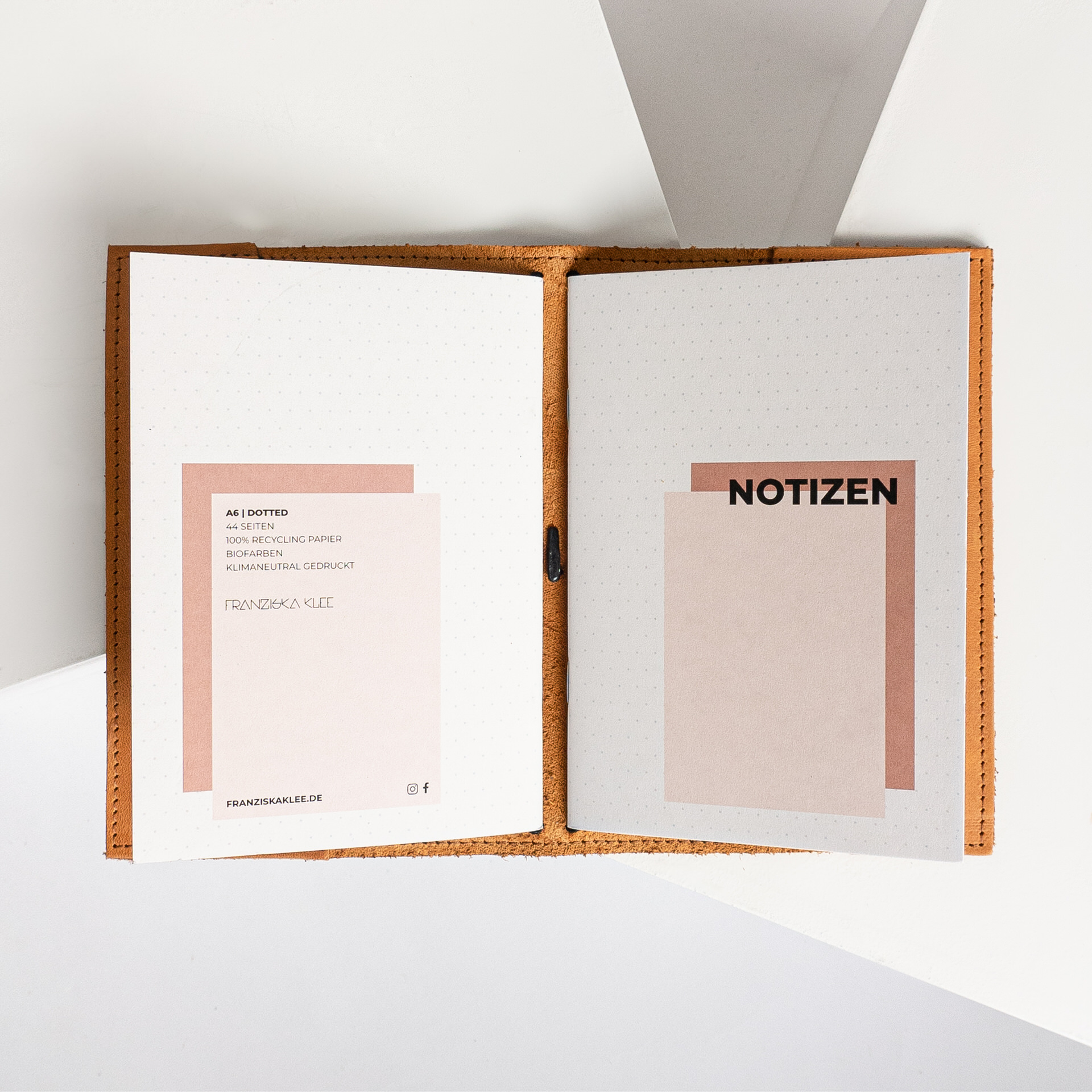 Notizbuchhülle NOA A6 in der Farbe Cognac mit Notizheften.