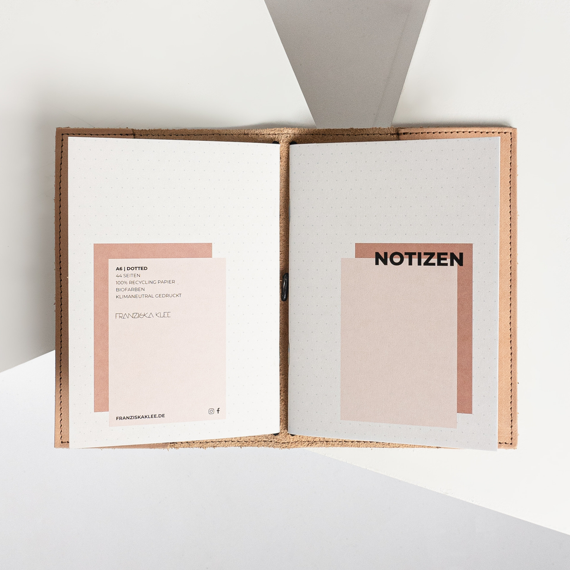 Notizbuchhülle NOA A6 in der Farbe Hellbraun mit Notizheften.