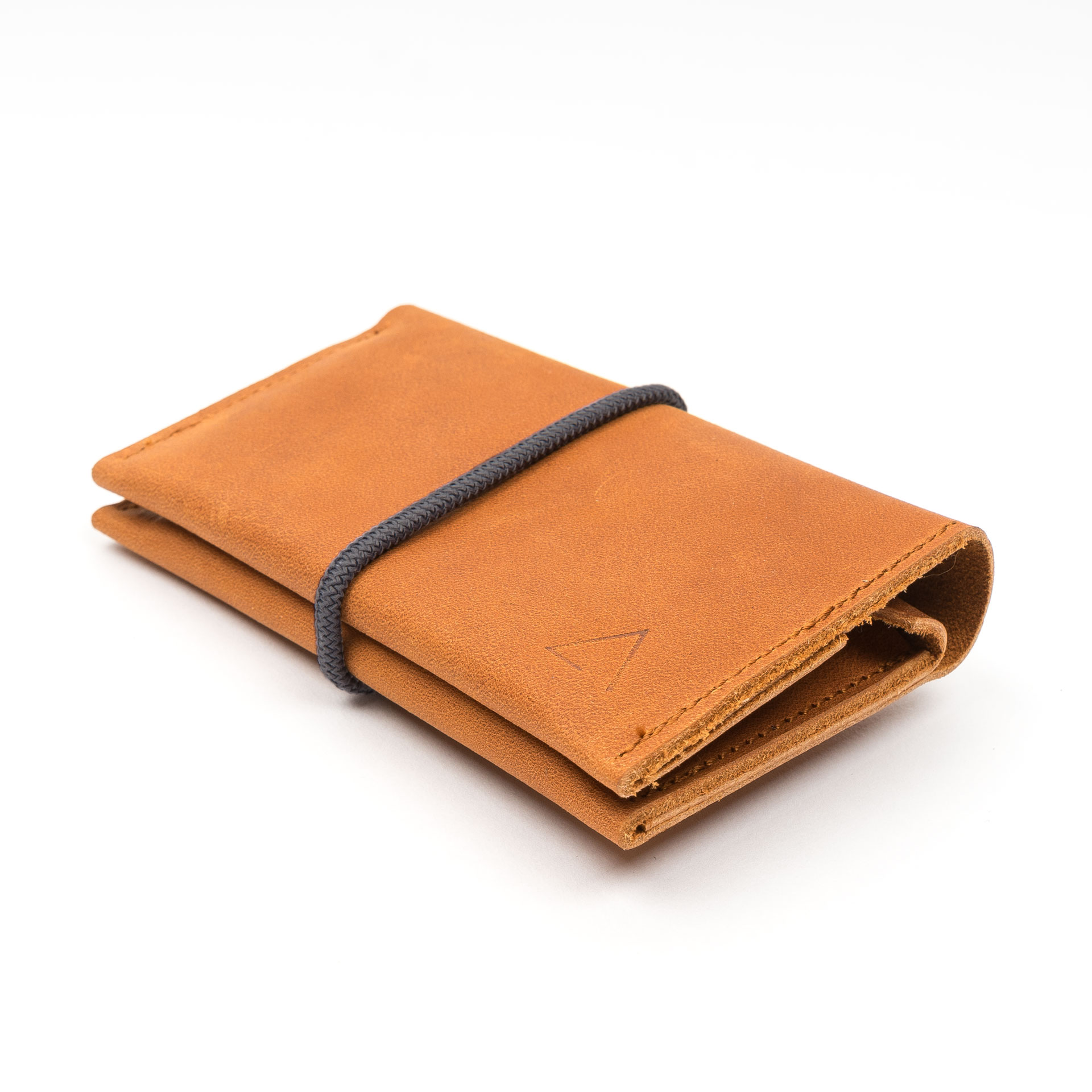 Portemonnaie OLI MIDI aus Naturleder in Cognac geölt mit grauem Verschlussband