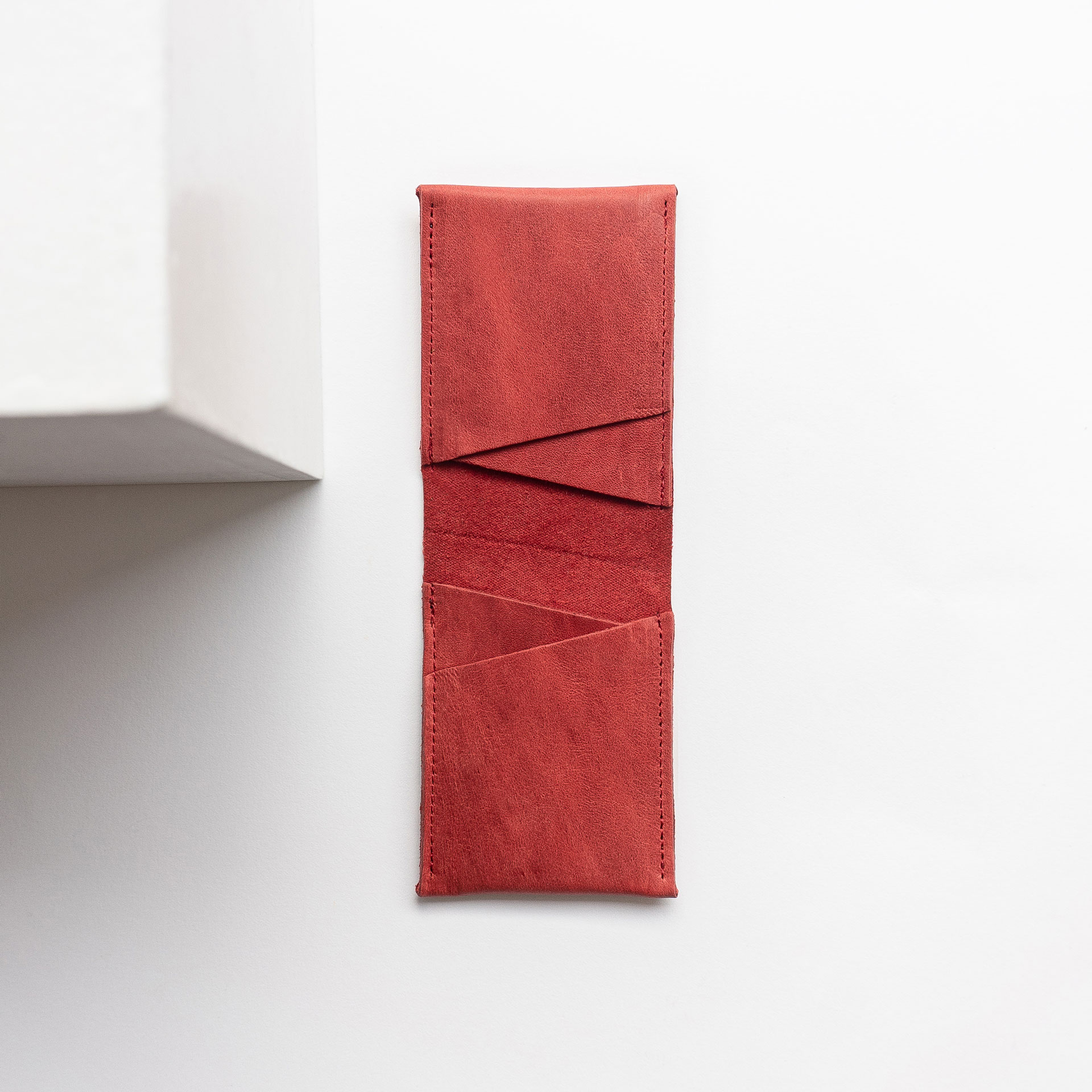 Portemonnaie OLI SMALL aus nachhaltigem Naturleder in Rot Innenansicht