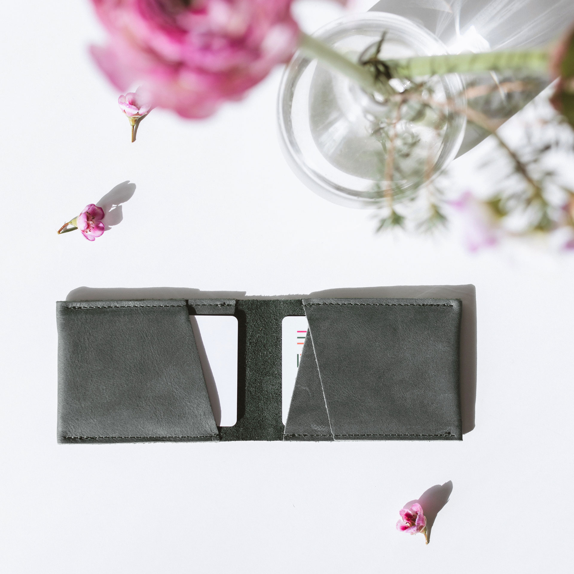 Portemonnaie OLI SMALL aus nachhaltigem Naturleder Innenansicht mit Karten