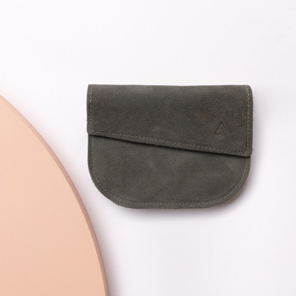 Handliches Portemonnaie UNA in Steingrau Vorderseite