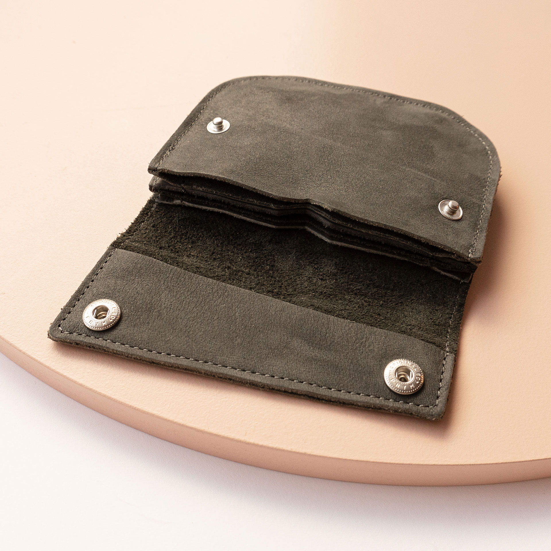 Kleines Portemonnaie UNA in Steingrau mit Steckfächern