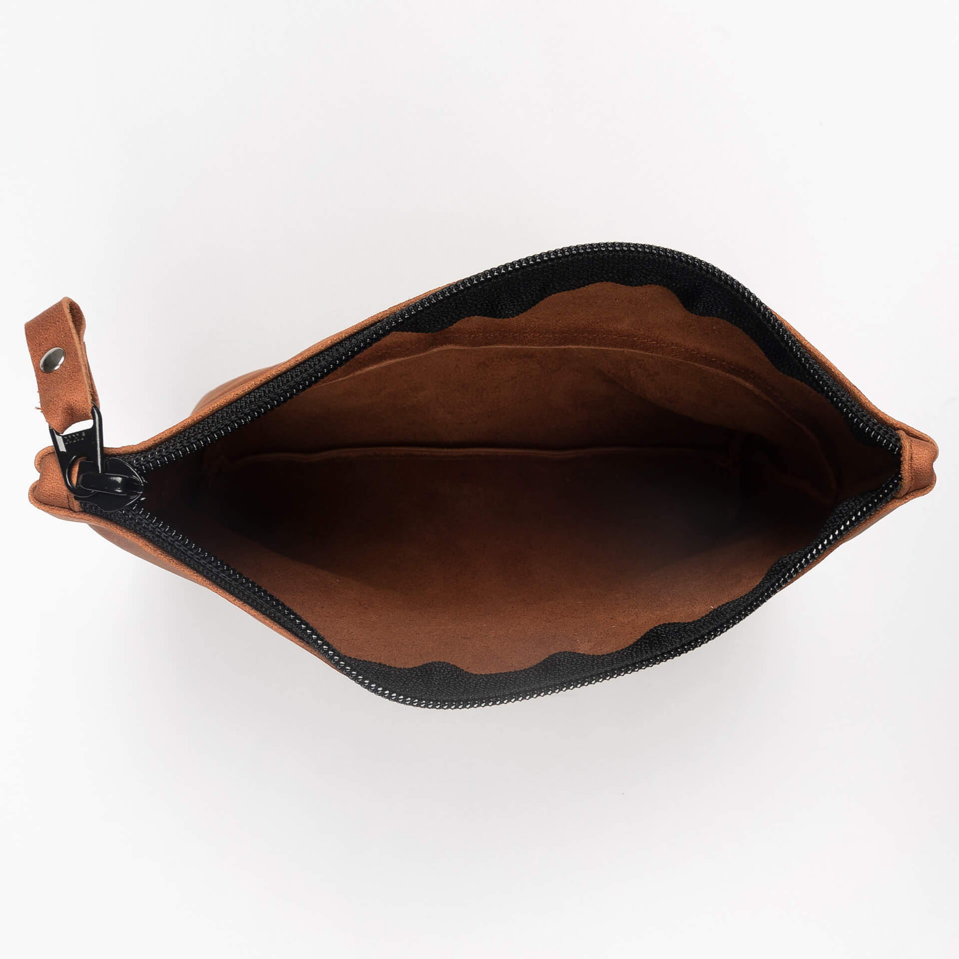 Kosmetiktasche Pouch FRA aus nachhaltigem Naturleder in Cognac geölt Innenansicht