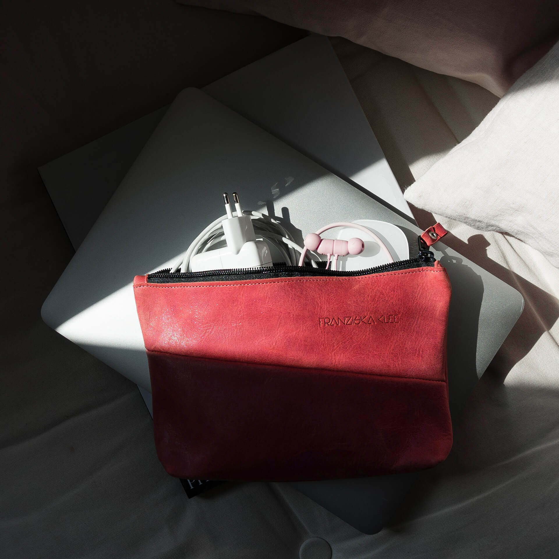 Utensilientasche Pouch FRA in Rot für Technikzubehör wie Ladekabel, Kopfhörer und Maus