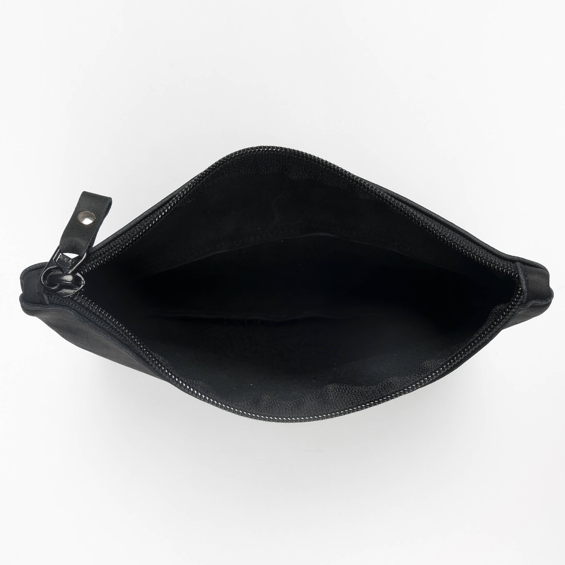 Utensilientasche Pouch FRA aus nachhaltigem Naturleder in Schwarz geölt Innenansicht