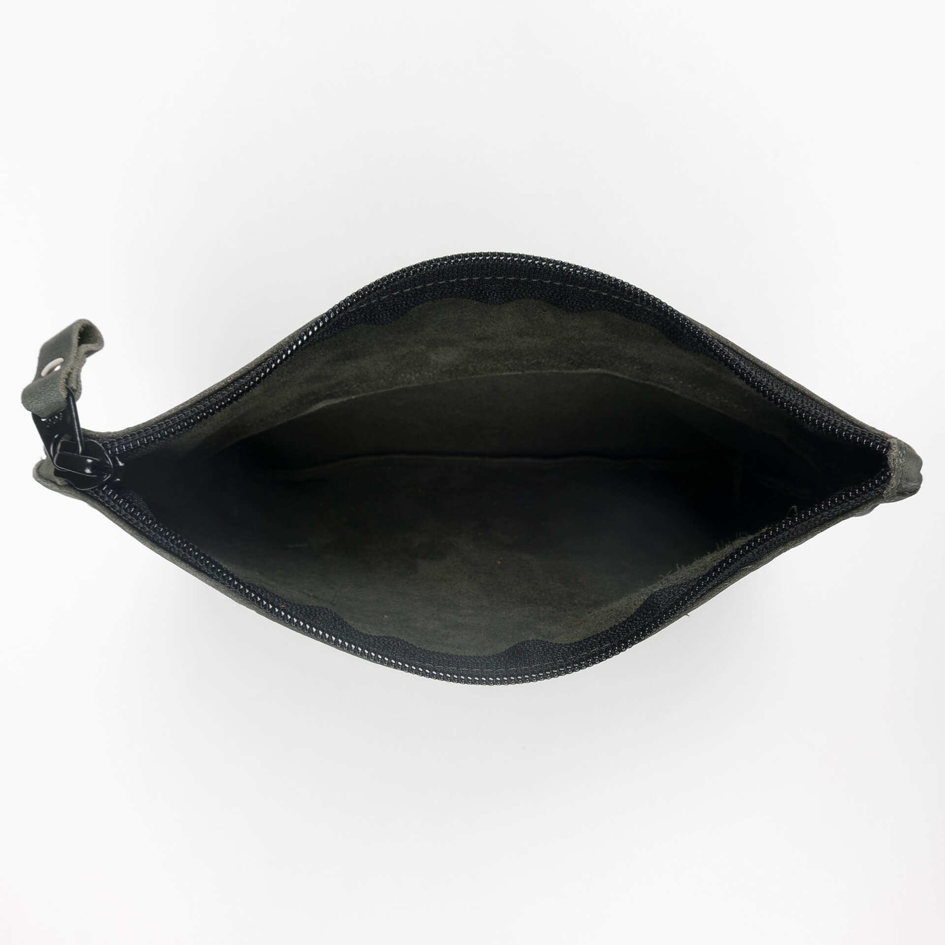 Utensilientasche Pouch FRA aus nachhaltigem Naturleder in Steingrau Innenansicht