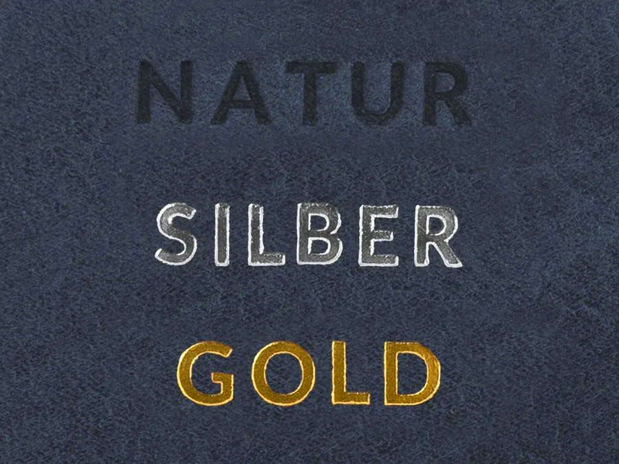 Beispiel wie eine Prägung auf dem ausgewählten Leder aussieht