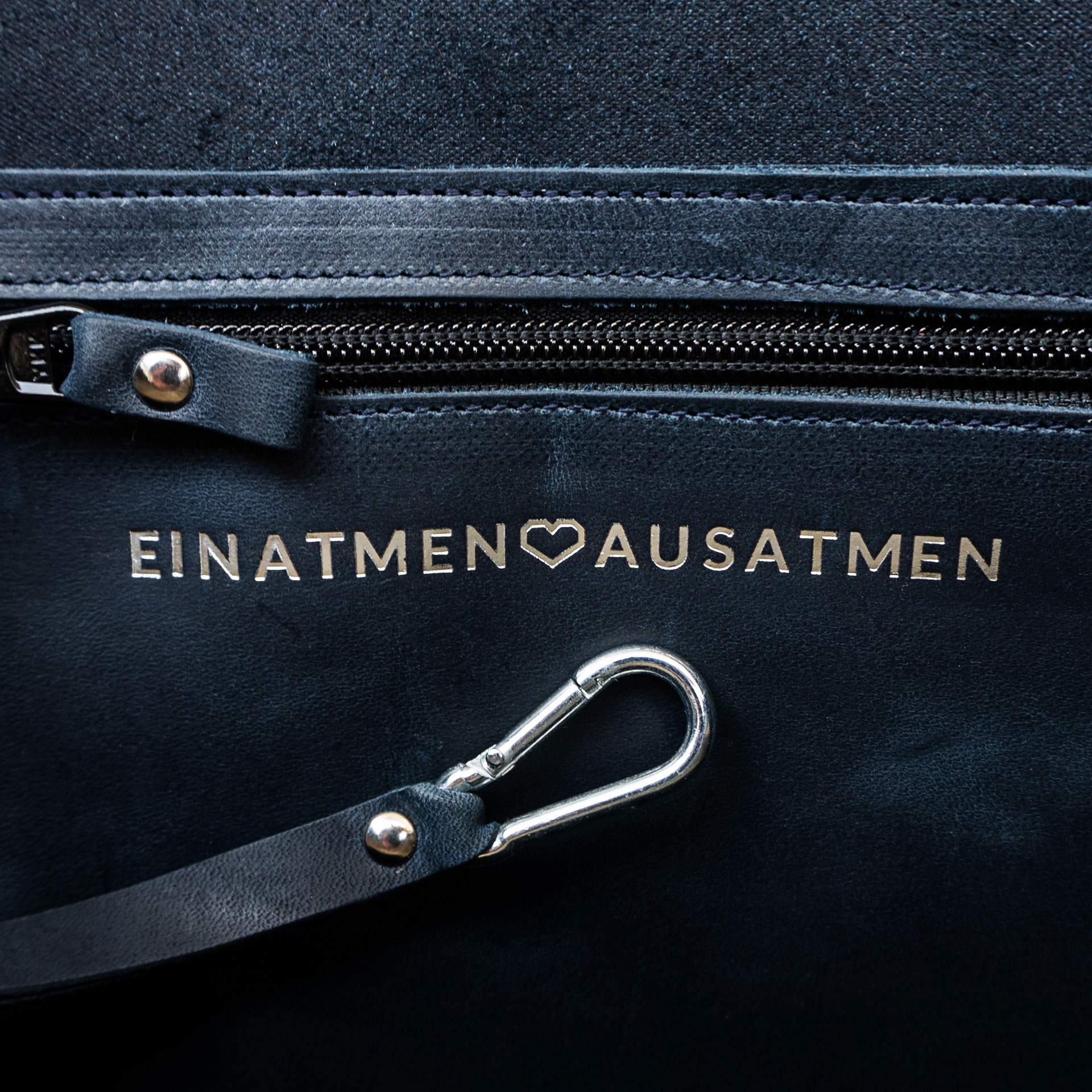 Beispiel für eine individuelle Prägung im Inneren der Tasche.
