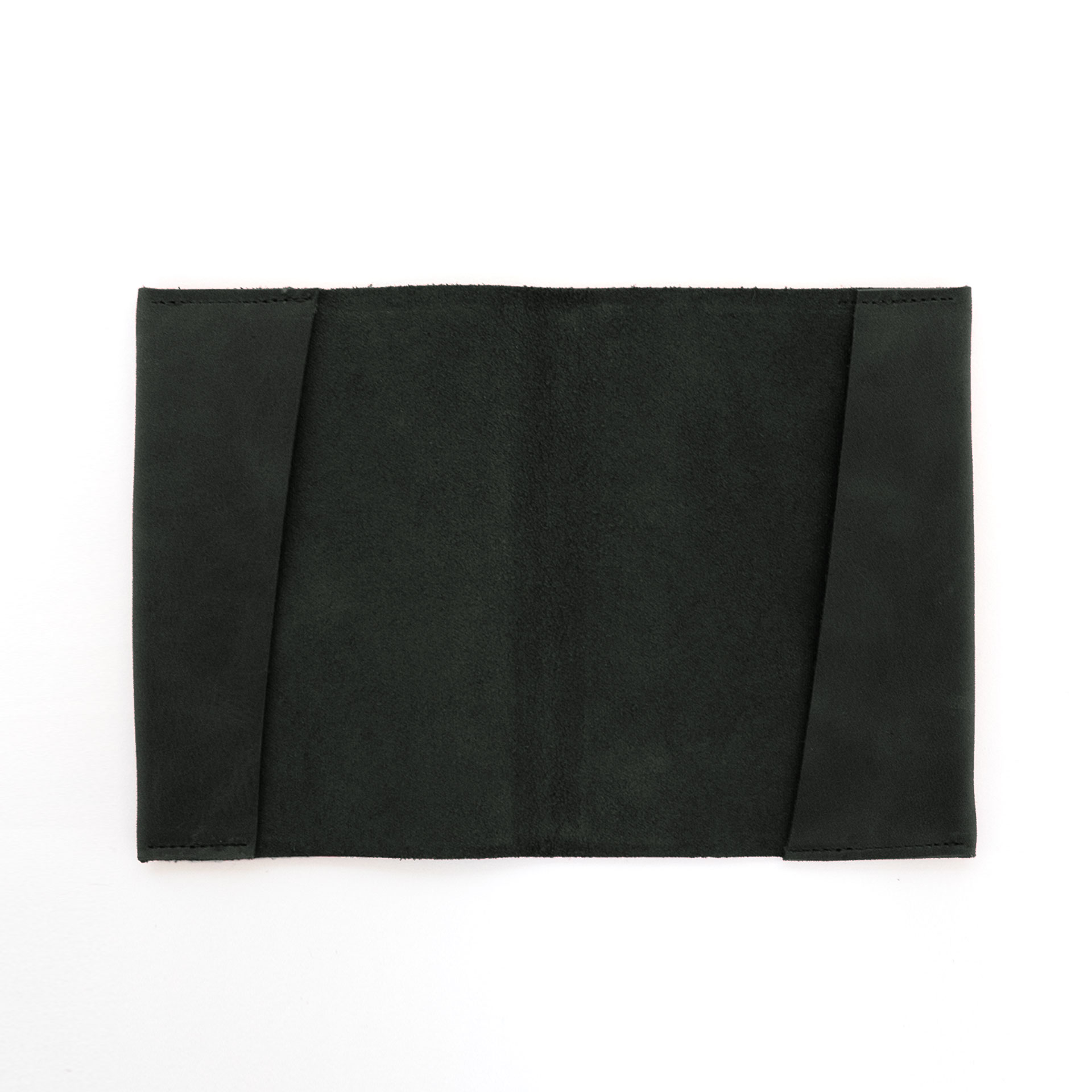 Innenansicht der Reisepasshülle EVE aus nachhaltigem Naturleder in Kohle