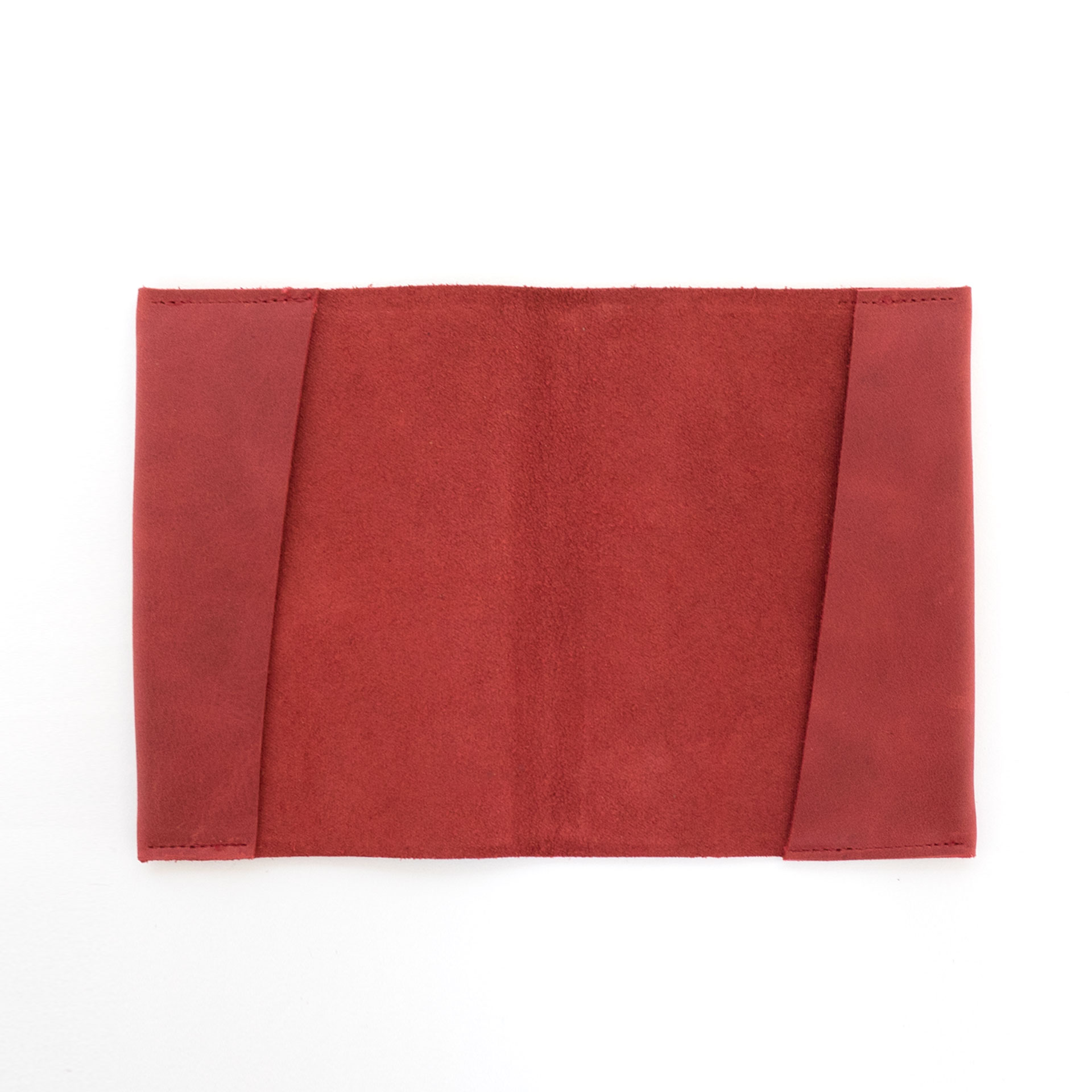 Innenansicht der Reisepasshülle EVE aus nachhaltigem Naturleder in Rot