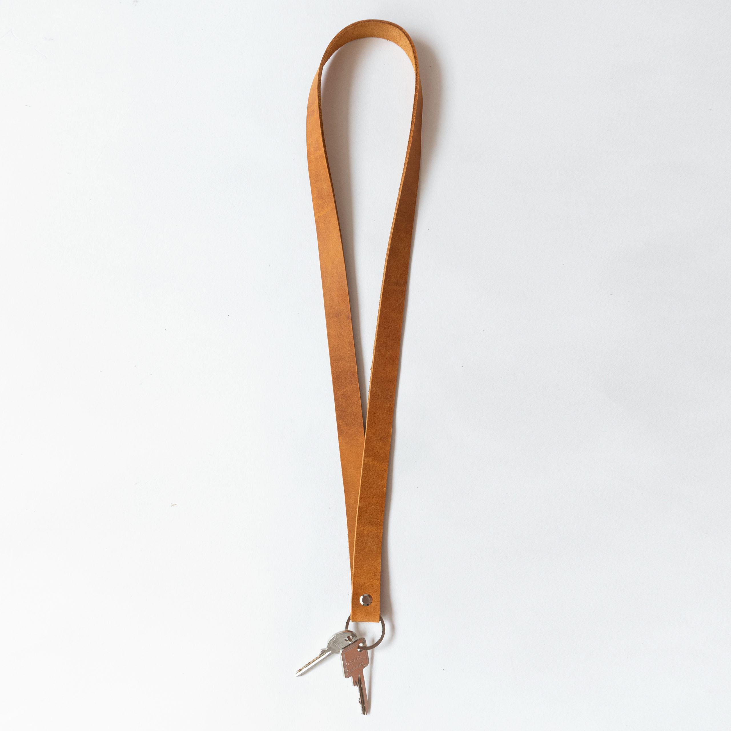 Schlüsselband LOC Large in der Farbe Cognac.