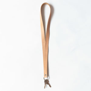 Schlüsselband LOC Large in der Farbe Hellbraun.