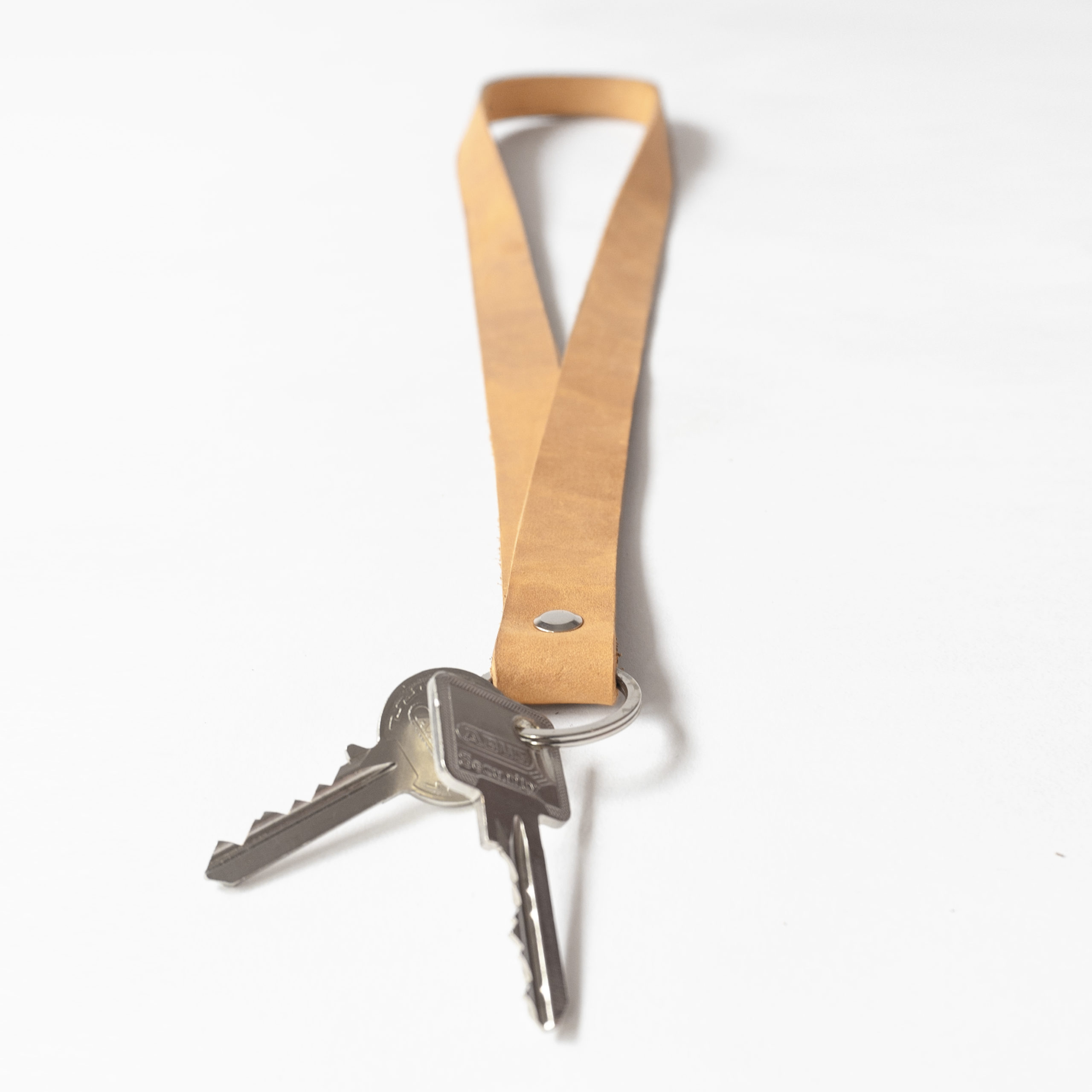 Detailaufnahme Schlüsselband LOC Large in der Farbe Hellbraun.
