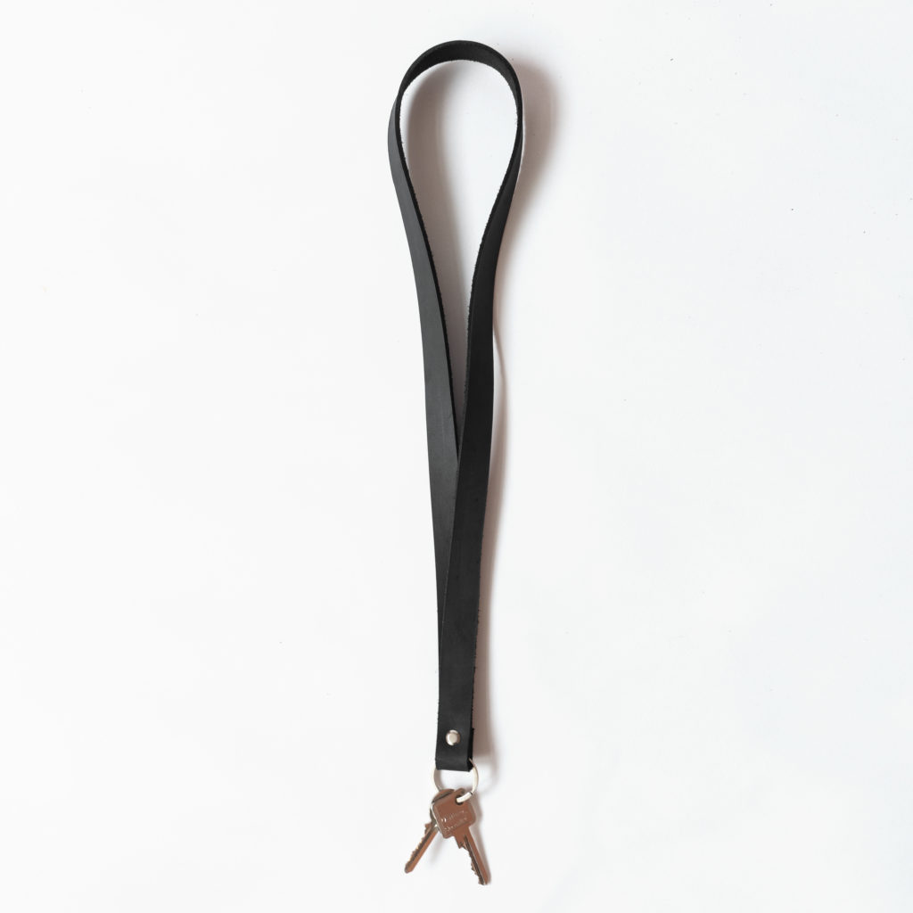 Schlüsselband LOC Large in der Farbe Kohle.