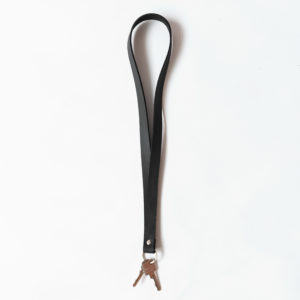 Schlüsselband LOC Large in der Farbe Kohle.