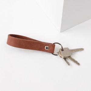 Schlüsselband LOC in der Farbe Dunkelbraun.