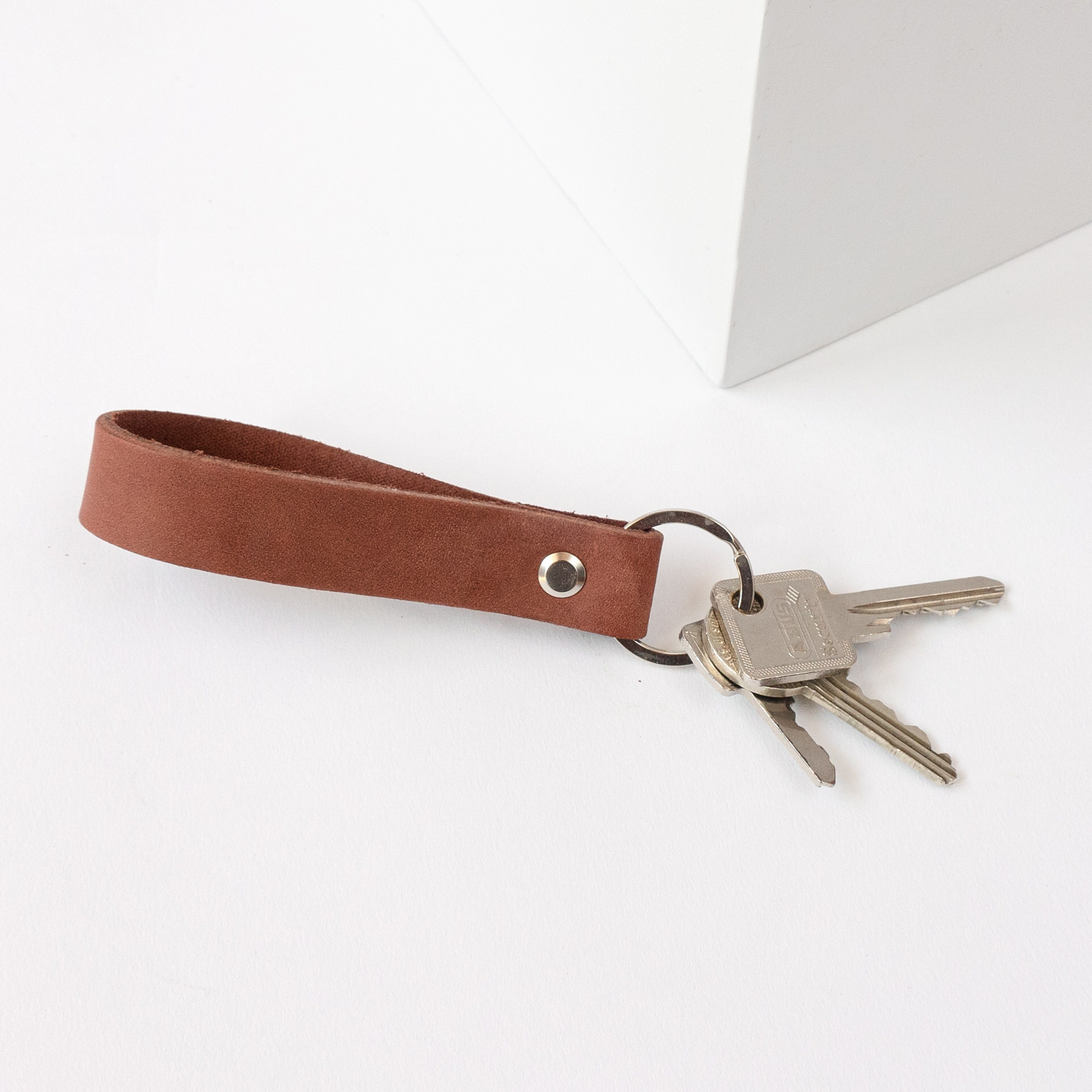 Schlüsselband LOC in der Farbe Dunkelbraun.