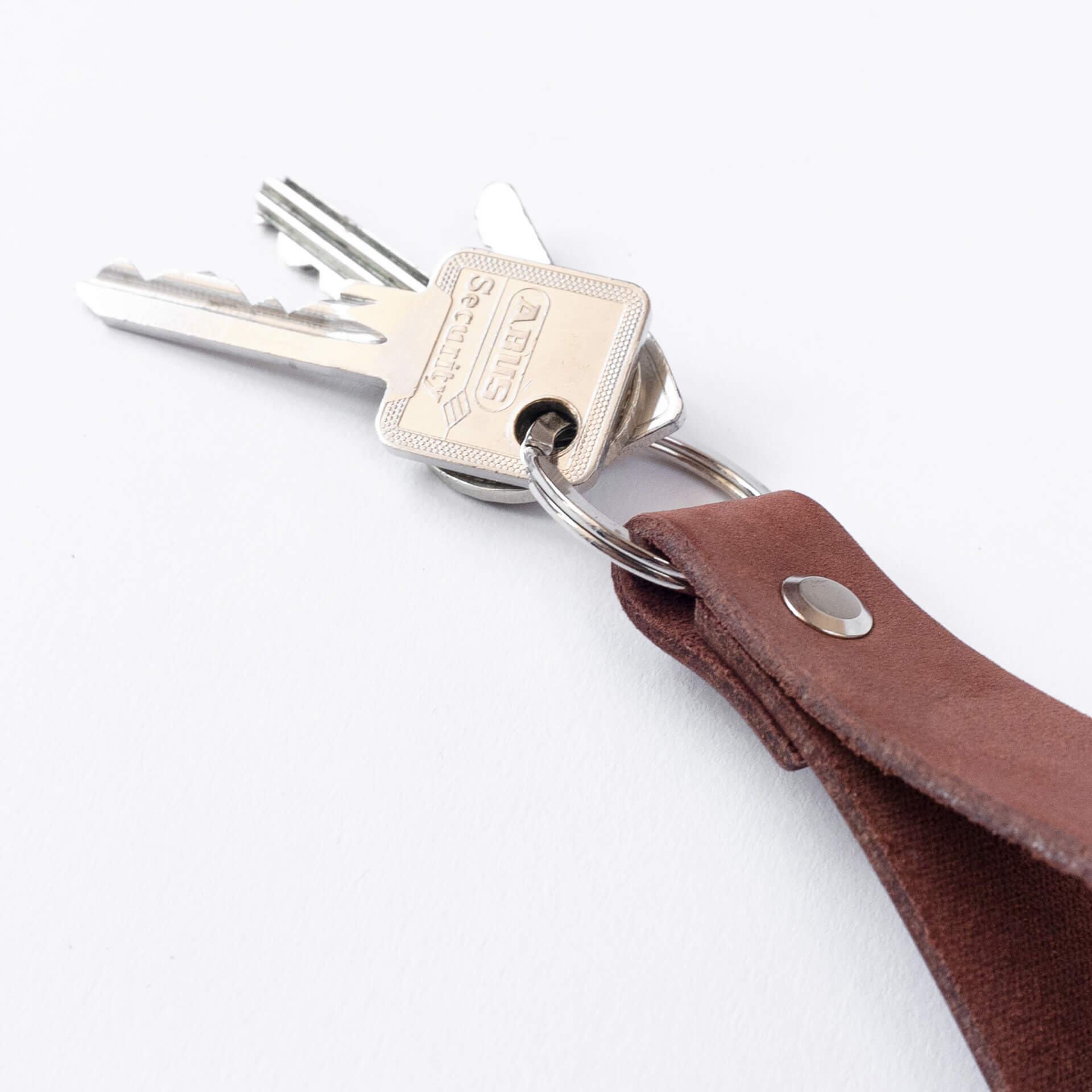 Schlüsselbänder LOC in der Farbe Dunkelbraun.