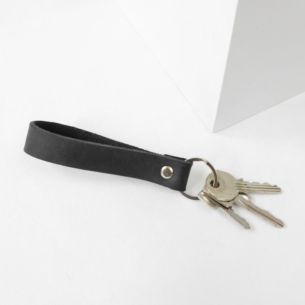 Schlüsselband LOC in der Farbe Kohle.