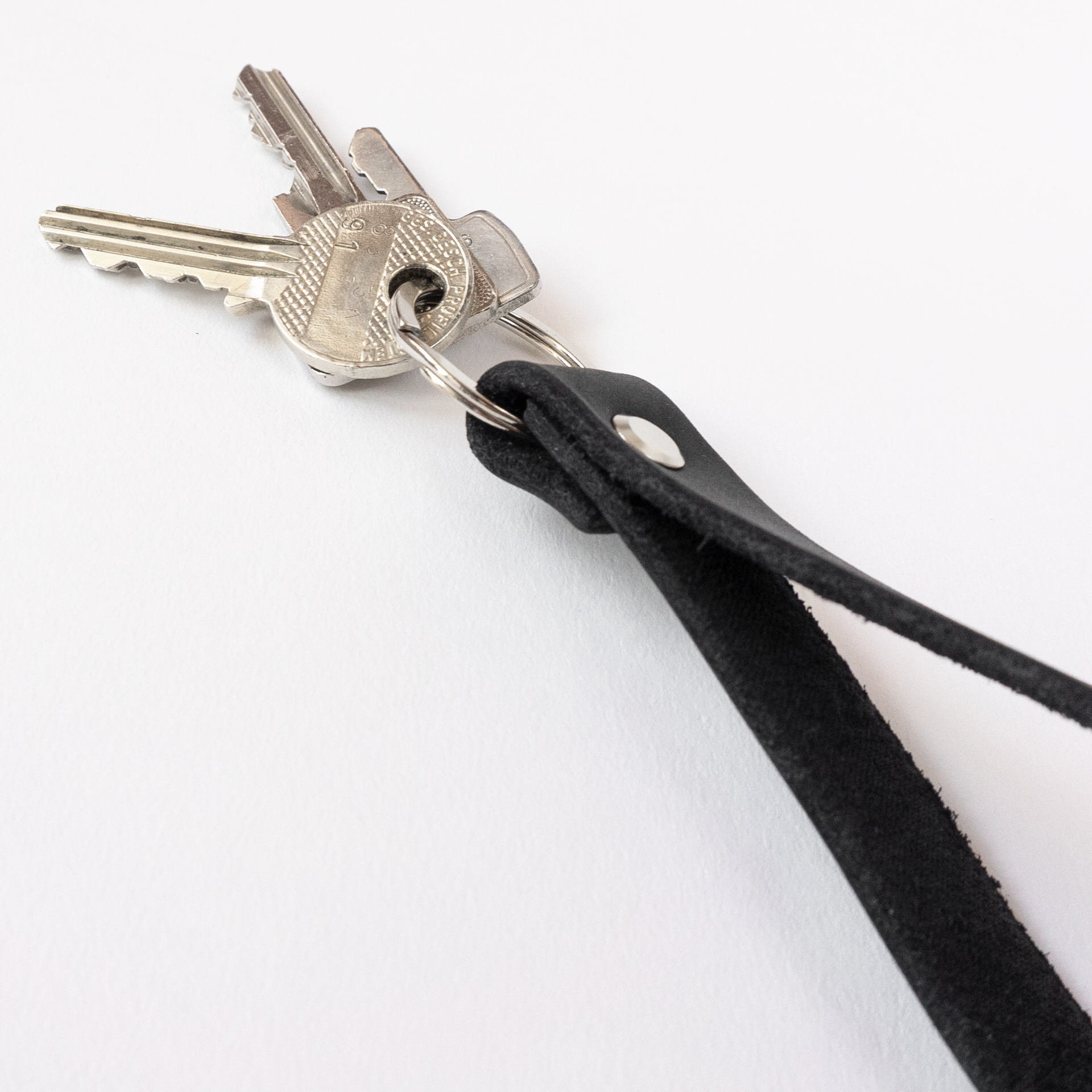 Detailaufnahme Schlüsselband LOC in der Farbe Kohle