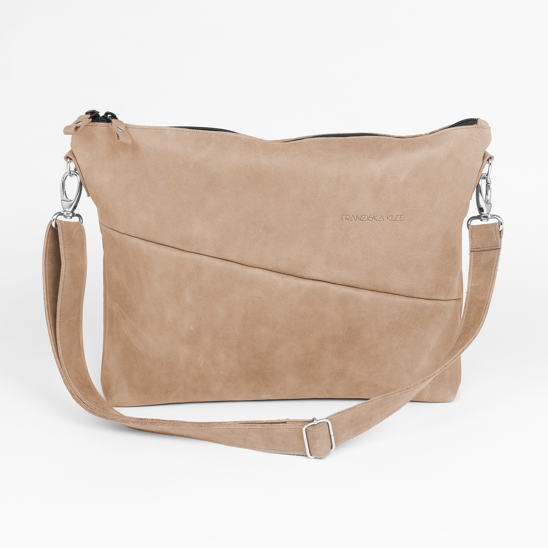 Frontansicht Umhängetasche ANA mit Schultergurt aus hellbraunem Naturleder