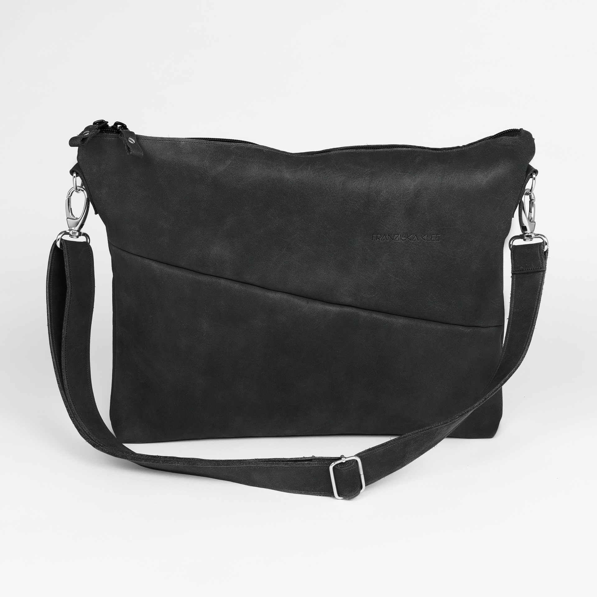 Frontansicht Umhängetasche ANA mit Schultergurt aus kohlefarbenem Naturleder