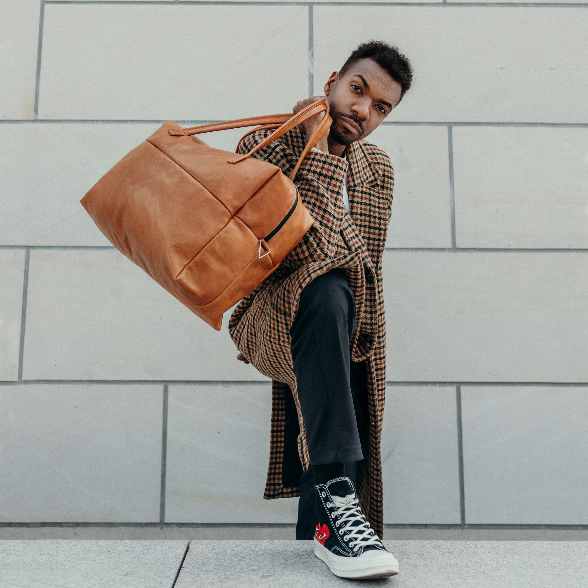 Model Mack mit unserem Weekender Rio in der Hand