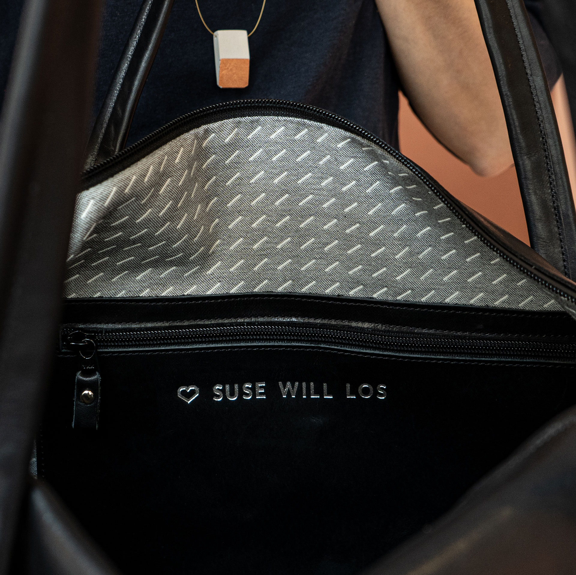 Beispiel für eine individuelle Prägung im Inneren der Tasche.