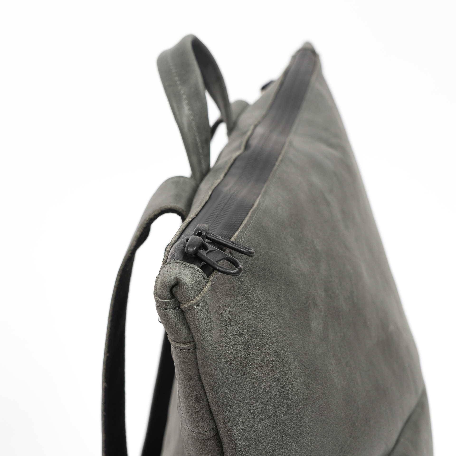 Unsere Reißverschlüsse werden aus PET-Flaschen recycelt.