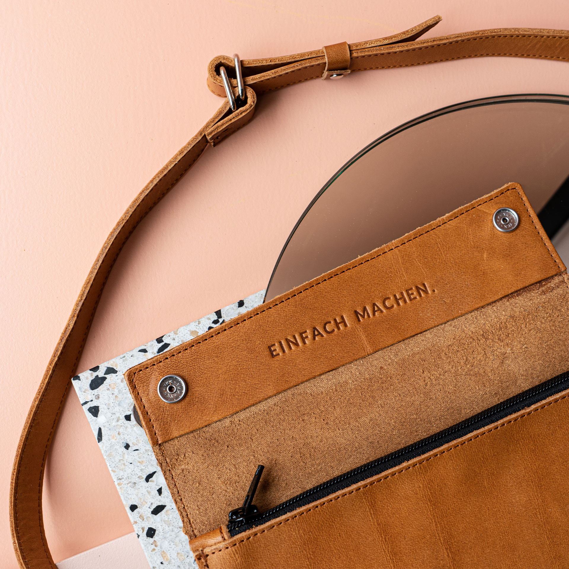 Beispiel für eine Prägung auf der Innenseite der Klappe - in diesem Fall 